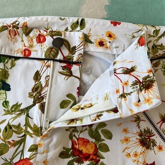 Disney’s Alice In Wonderland Designer Colleen Atwood Floral Print Capri Pants - Picture 6 of 14